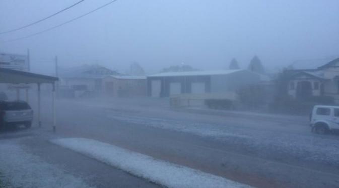 Hujan Badai Kerikil Es Gempur Queensland (Derrek Barry Facebook/News.com.au)
