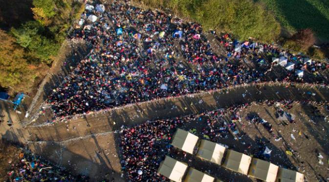 Pengungsi di perbatasan Slovenia. (foto: Metro.co.uk)