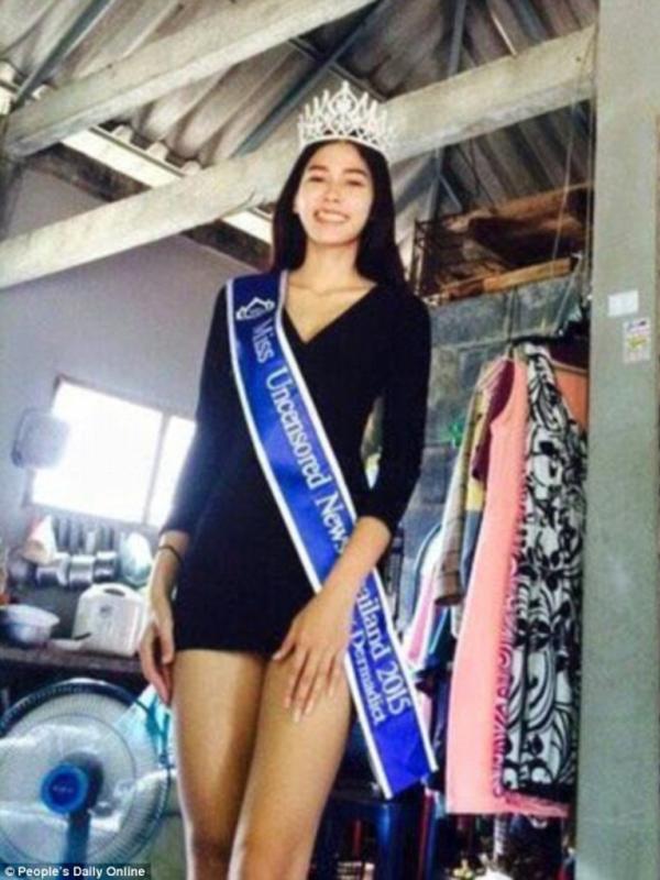 Miss Thailand Nggak Malu Punya Ibu Pemulung | via: dailymail.co.uk