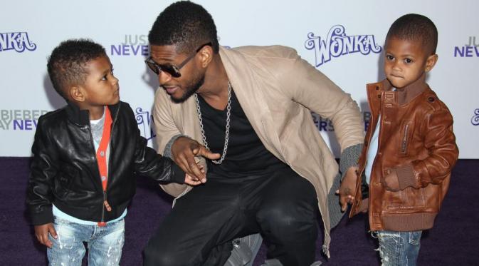 Usher dan anak-anaknya. (brandandcelebrities.com)