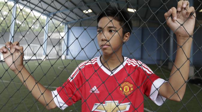 Pesepak bola muda Indonesia, Ibrahim Zikri akan mewakili Asia Tenggara ikut dalam ajang Manchester United Soccer School World Skills Final 2015 di Manchester, Inggris, 5-8 November 2015. (Bola.com/Vitalis Yogi Trisna) 