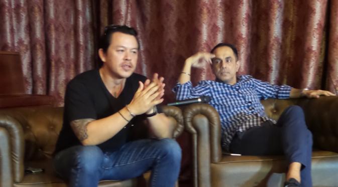 Mike Wiluan dan Sukhdev Sing, produser film Headshot. (Henry/Bintang.com)