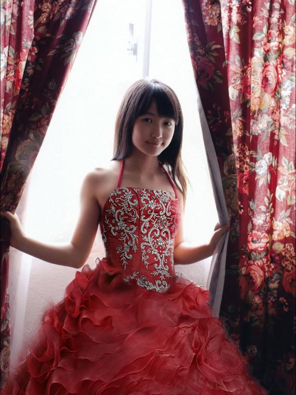 Riho Sayashi, salah satu member Morning Musume '15. (hello-online.org)