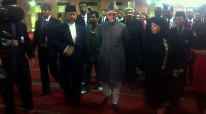 Wapres India Mohamad Hamid Anshari (tengah) disambut Imam Besar Masjid Istiqlal Ali Musthafa Ya'qub (kiri). (Liputan6.com/Andreas Gerry Tuwo)