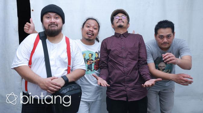 Sore feat Is Payung Teduh (Galih W Satria/Bintang.com)