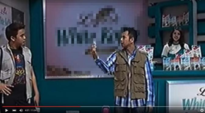 Adegan Raffi Ahmad dalam acara Happy Show yang dianggap melecehkan wartawan. (Youtube.com)n