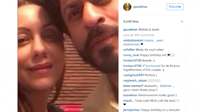 Shah Rukh Khan mendapat kejutan dari istri dan anak-anaknya di ulang tahunnya ke-50 [foto: instagram/gaurikhan]