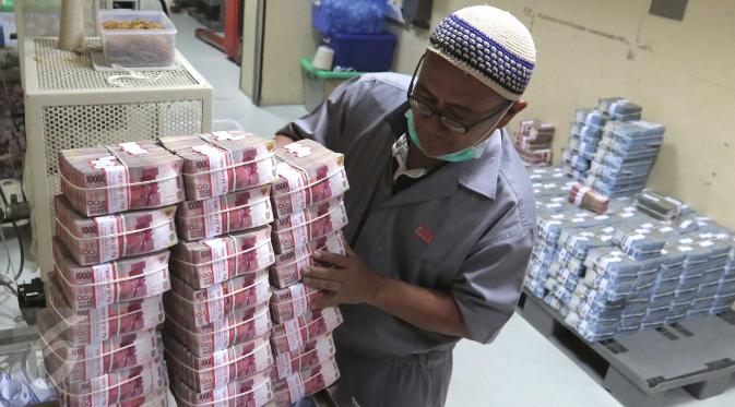 Aktivitas di ruang penyimpanan uang BNI, Jakarta, Senin (2/11/2015). Lembaga Penjamin Simpanan (LPS) mencatat jumlah rekening simpanan dengan nilai di atas Rp2 miliar pada bulan September mengalami peningkatan . (Liputan6.com/Angga Yuniar)