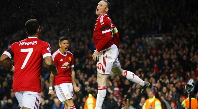  Pemain Manchester United Wayne Rooney merayakan golnya pada lanjutan Liga Champion Grup B di Stadion Old Trafford, Manchester, Inggris , Rabu(4/11/2015) dini hari. (Reuters / Darren Staples)