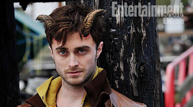 daniel-radcliffe-121208-logo.jpg