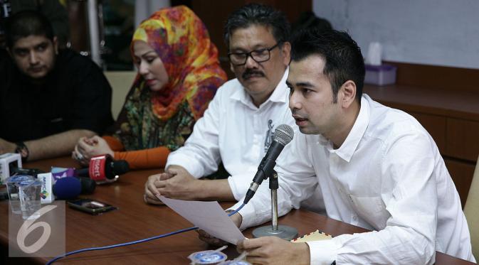 Raffi Ahmad mendatangi Kantor Persatuan Wartawan Indonesia (PWI) dalam rangka meminta maaf karena dianggap telah menghina profesi wartawan dalam acara Happy Show. [Foto: Herman Zakaria/Liputan6.com]