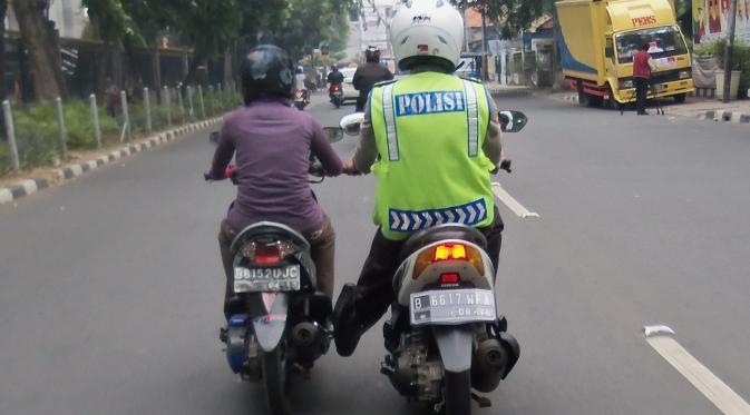 Foto-foto Polisi Ini Akan Membuat Kamu Langsung Jatuh Cinta | via: at0zz.files.wordpress.com