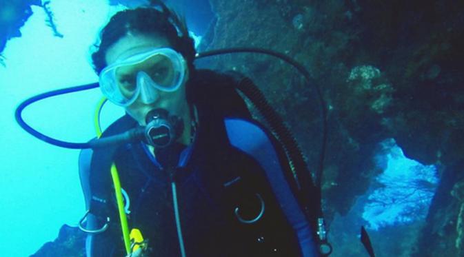 Nadine Chandrawinata suka sekali dengan diving. (Instagram)