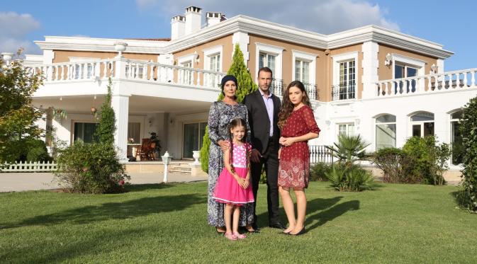 Foto para pemeran serial televisi Elif 2 (Bintang Picture/bintang.com)