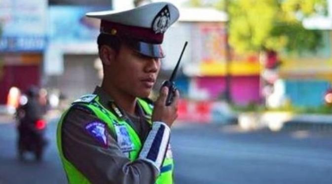 Bripda Aris Kurniawan, polisi Ponorogo yang wajahnya digunakan untuk meme | Via: kaskus.co.id