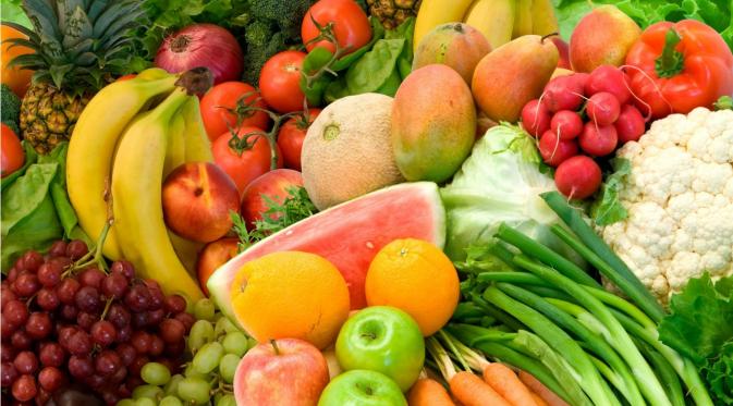 Konsumsi buah dan sayur untuk memenuhi asupan nutrisi kulit. (Via: newhealthguide.org)