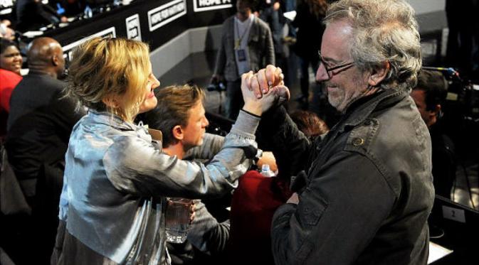 Steven Spielberg dan Drew Barrymoore (nydailynews.com)