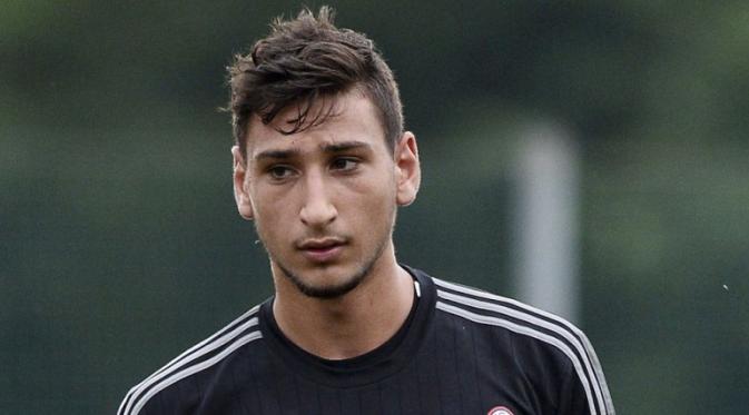 Pelatih AC Milan, Sinisa Mihajlovic, menebar pujian indah terhadap penjaga gawang belia, Gianluigi Donnarumma. (Reuters/ Juan Media)