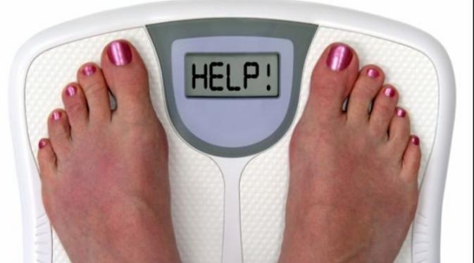 Ukur berat badan sebelum melakukan diet. (Via: indiatimes.com)