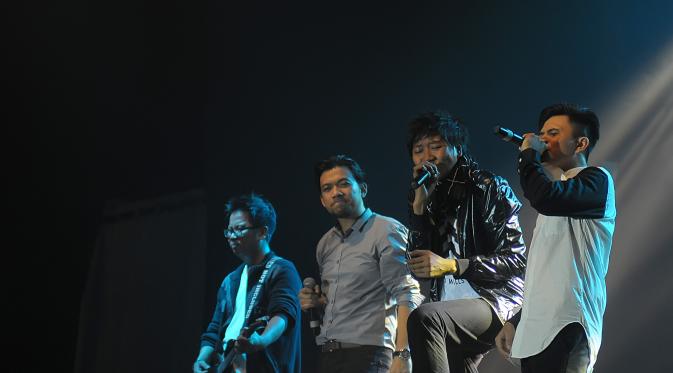 Base Jam manggung di The 90's Festival: Big Reunion, Sabtu (7/11/2015). (foto: Herman Zakharia/Liputan6.com) 