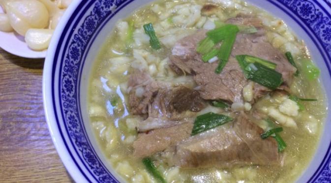 Flatbread in mutton soup (yangrou paomo)| via: cnn.com