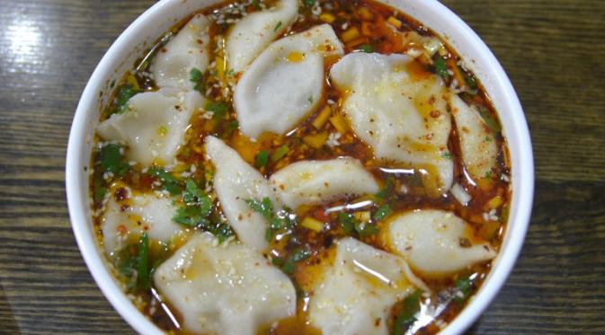 Hot and sour soup dumpling (suantang shuijiao)| via: cnn.com