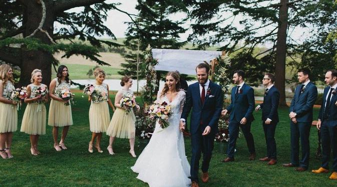 Jessica Gower dan Nick yang menggelar pernikahannya dengan konsep outdoor