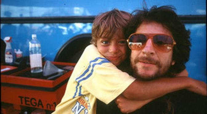 Meski setengah 'dewa', Valentino Rossi tetap berbakti pada orangtua | Via: kaskus.co.id