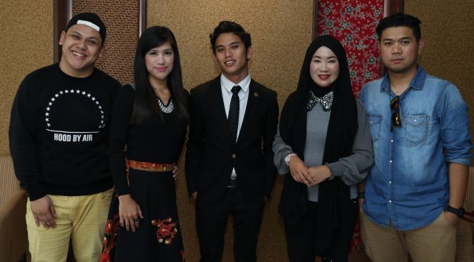 Kelima peserta asal Brunei Darussalam sangat antusias ikuti kompetisi D'Academy Asia [foto: Herman Zakharia]
