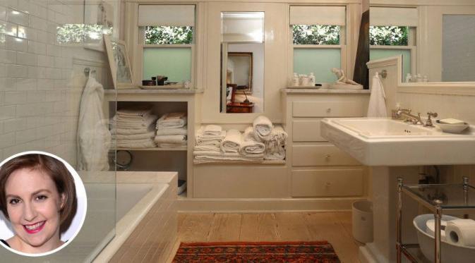 Meski ukurannya tak sebesar kamar mandi milik bintang Hollywood lainnya, kamar mandi Lena Dunham tetap tampak nyaman. (Foto: Facebook/Architecture&Design).