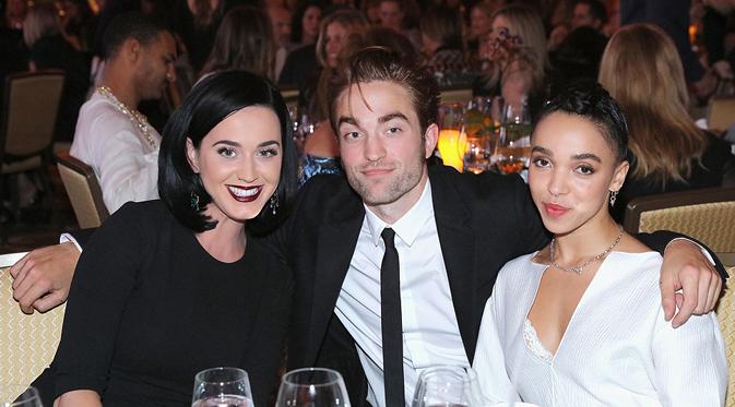 Robert Pattinson, FKA Twigs, dan Katy Perry makan malam bersama. (foto: people.com)