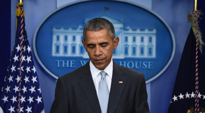 Presiden AS Barack Obama memberikan pernyataan terkait serangan bom di Perancis, Jumat (13/11/2015). Obama mengecam aksi teroris yang membunuh ratusan warga Perancis. (AFP Photo/Jim Watson)