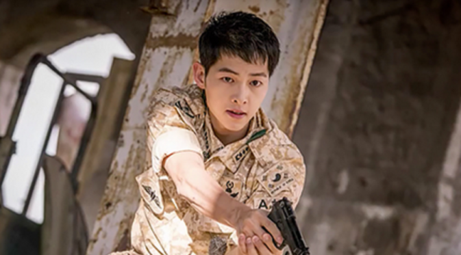 Song Joong Ki terlihat gagah saat berperan sebagai seorang kapten Tentara Perdamaian PBB dalam drama terbaru.