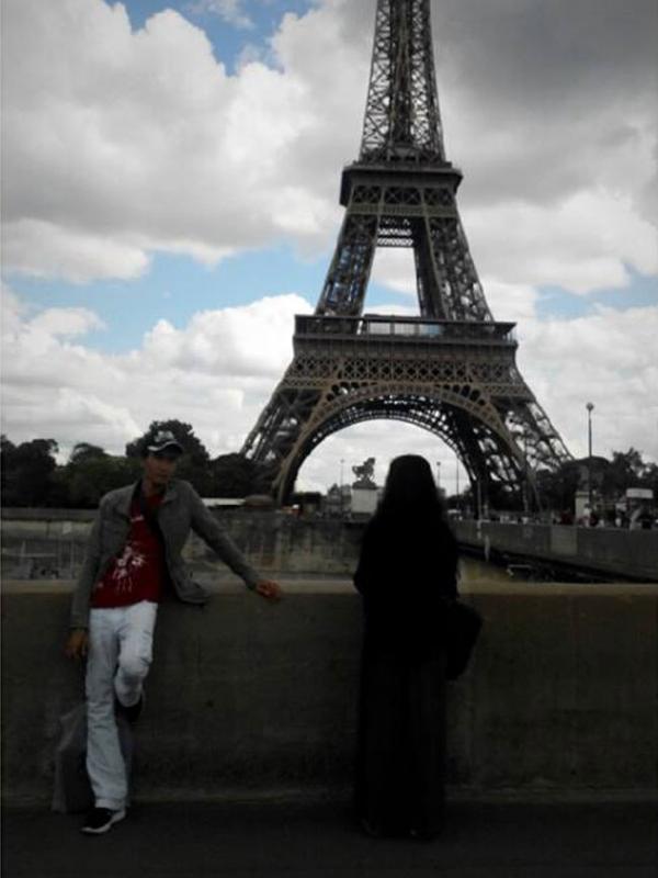 Netizen merasakan keganjilan fotonya saat berada di Paris, Prancis | Via: facebook.com/Didi-ktujusembilantujuh Wahyu Jember
