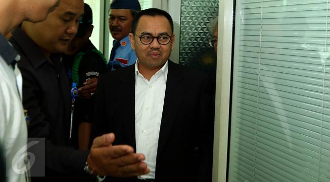 Menteri ESDM Sudirman Said usai melakukan pertemuan dengan Majelis Kehormatan Dewan (MKD) DPR RI di Komplek Parlemen,  Jakarta, (16/11/2015). Kedatangannya untuk melaporkan dugaan pelanggaran etik seorang anggota DPR. (Liputan6/JohanTallo)