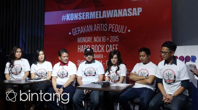 Konser Melawan Asap turut dimeriahkan para penyanyi seperti Mulan Jameela, Delon, Melinda dan Rinni Wulandari (Nurwahyunan/Bintang.com)