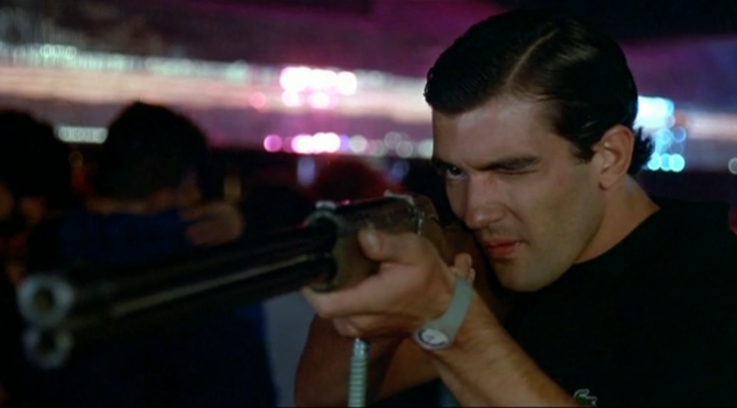 Antonio Banderas dalam film Law of Desire (1987) dimana ia memerankan pria homoseksual.