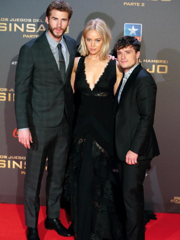 Jennifer Lawrence, Josh Hutcherson, dan Liam Hemsworth (Bintang/EPA)