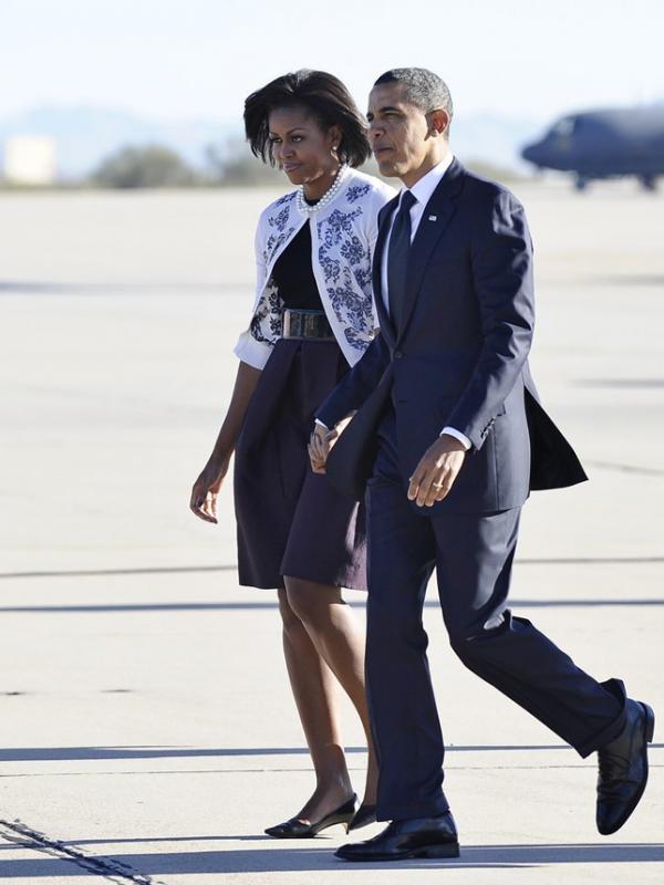 Serasinya tampilan busana Presiden Obama dan sang istri