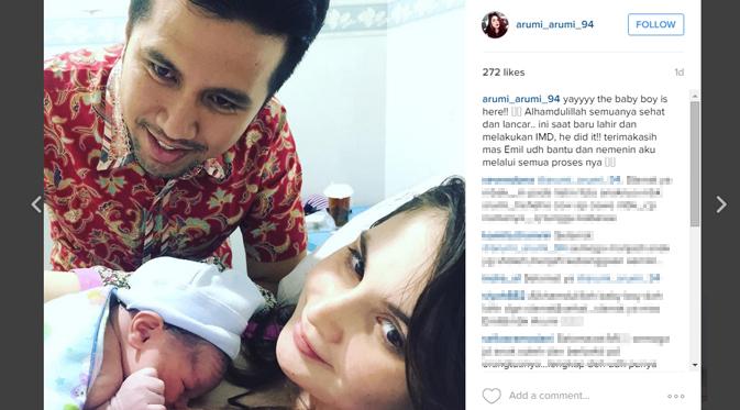 Arumi Bachsin mengunggah foto bersama bayi laki-lakinya. (foto: instagram.com/arumi_arumi_94)