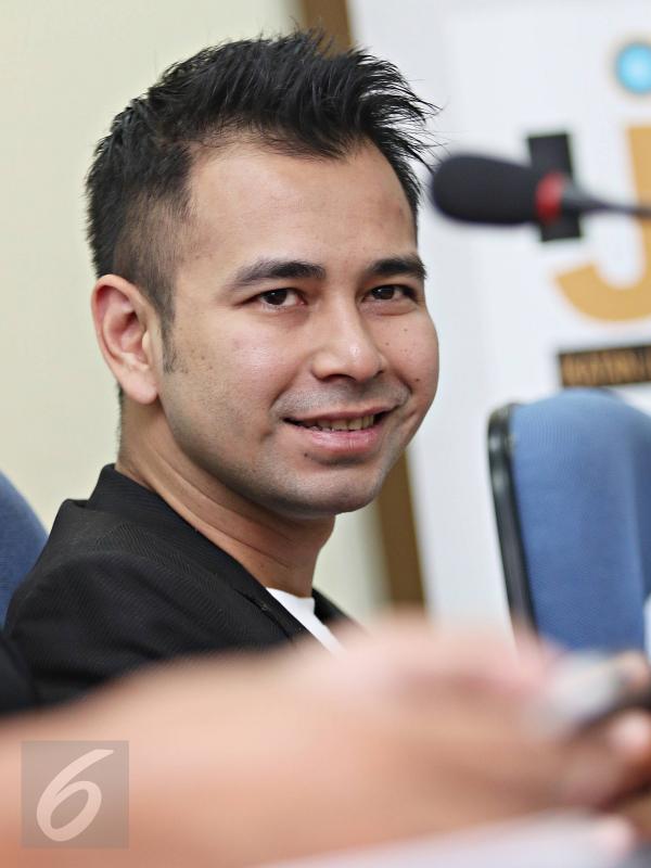 Aktor dan presenter Raffi Ahmad di gedung Dewan Pers, Jakarta, Rabu (18/11). (Liputan6.com/Immanuel Antonius)