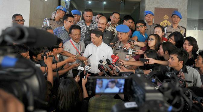 Direktur Utama PT Pelindo II Richard Joost Lino usai menjalani pemeriksaan sebagai saksi di Bareskrim Polri, Jakarta Selatan, Rabu (18/11/2015). (Liputan6.com/Gempur M Surya)