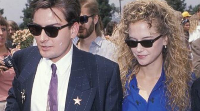 Charlie Sheen dan Kelly Preston. (dok. Access Hollywood)