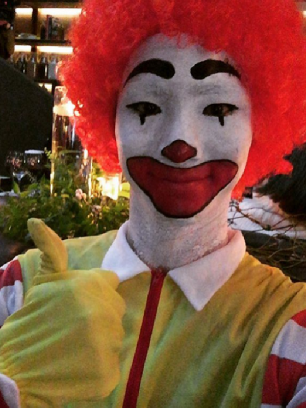 Key SHINee kenakan kostum Ronald McDonalds dalam perayaan Halloween [foto: koreaboo]