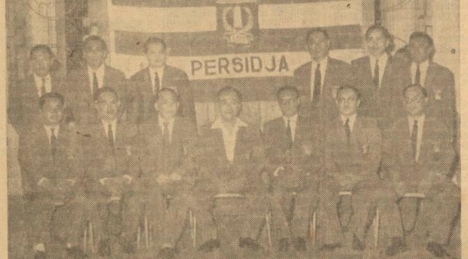 Persija di awal masa berdirinya bagian dari perjuangan para pemuda melawan penjajah Belanda dan Jepang. Banyak pemuda-pemuda berdarah Tionghoa terlibat aktif dalam kegiatan klub. (Repro Sinpo)