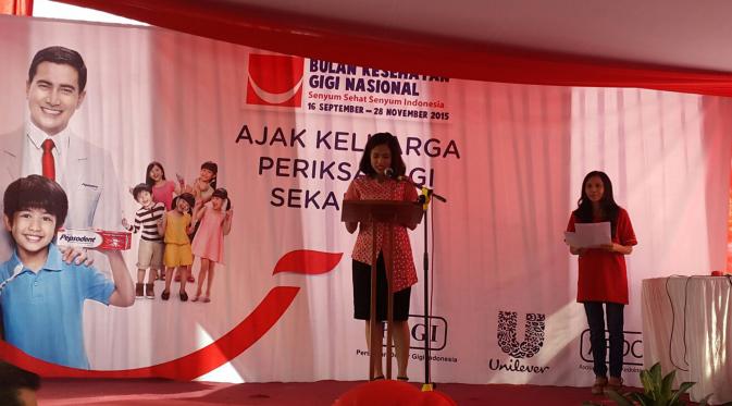 Head of Profesional Relationship Oral Care PT Unilever Indonesia Tbk, drg Ratu Mirah Afifah mengatakan, dari 18 FKG yang sudah disambangi sejak Bulan Kesehatan Gigi Nasional, memiliki ceritanya sendiri. (Liputan6.com/Aditya Eka Prawira)