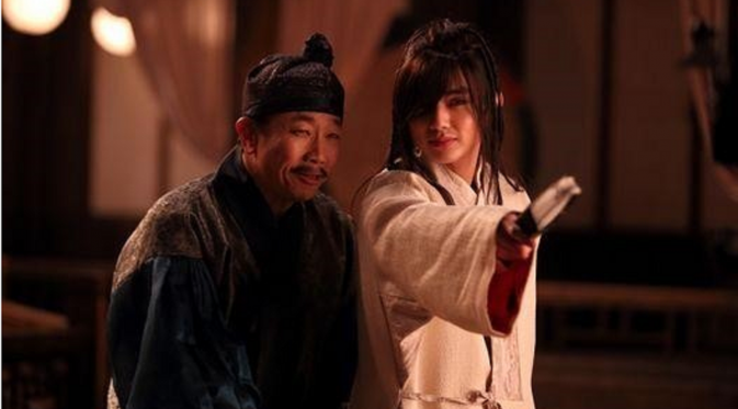 Yoo Seung Ho saat menjadi penyihir muda di Era Joseon.