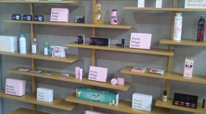 Sociolla tawarkan pengalaman berbelanja online yang unik dan cantik dalam box bewarna pink