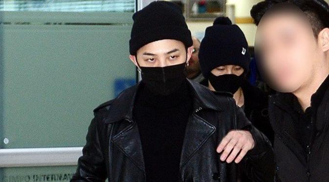 Hindari Media, G-Dragon tutupi wajah seperti ninja [foto: koreaboo]