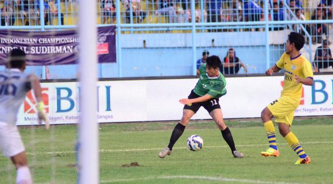 Gavin Kwan Adsit gagal manfaatkan peluang depan gawang Persegres (Rana Adwa/Liputan6.com)